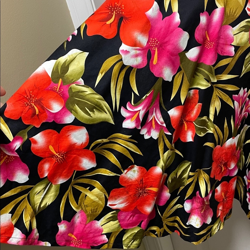Voodoo Vixen | Black/Red | Hibiscus | Floral | Ruffled Neck | Mini Dress |Size L - Picture 13 of 17